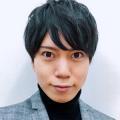 男性ナレーター：野崎真宏
