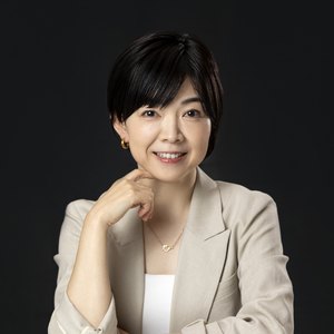 座主エリ